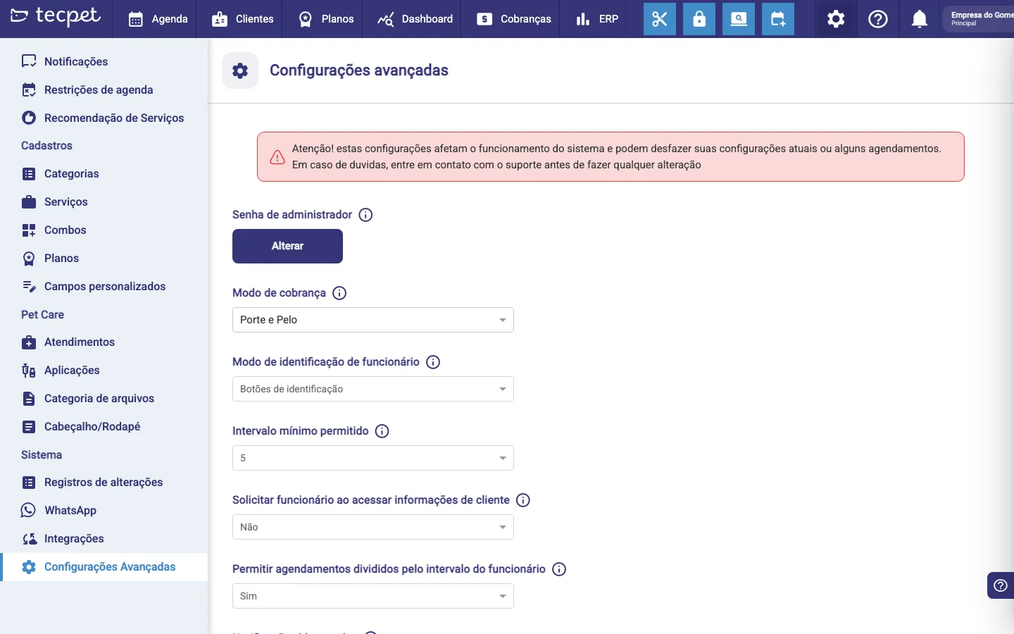 Tela de Configurações Avançadas da tecpet com o aviso em vermelho e a lista de ajustes (senha de administrador, modo de cobrança, identificação de funcionário, intervalo mínimo, solicitar funcionário, agendamentos divididos pelo intervalo e notificações bloqueadas)