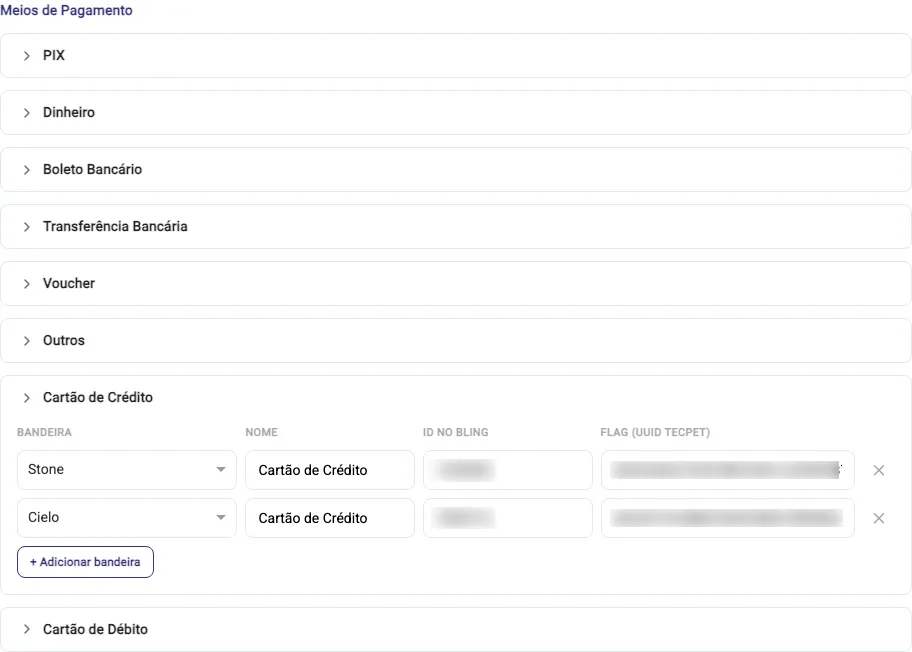 Cartão de Crédito aberto com duas bandeiras cadastradas, Stone e Cielo, nas colunas Bandeira, Nome, Id no Bling e Flag (UUID tecpet), e o botão + Adicionar bandeira